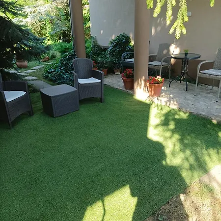 Kis-liget Apartment